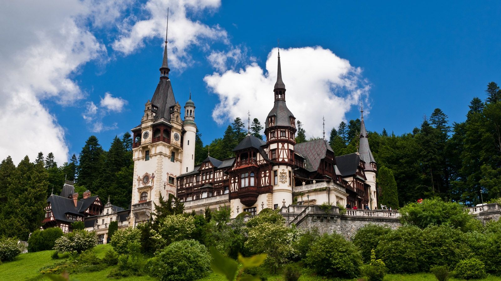 Castelul Peleş se închide. Până când îl mai puteţi vizita
