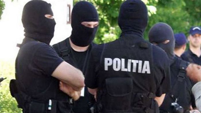 Percheziții de amploare la două spitale MAI și la Casa de Pensii: 50 de persoane, aduse la audieri