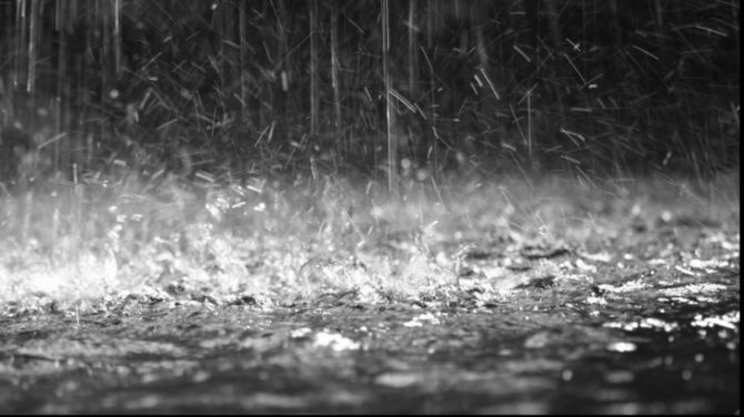 Atenționare de la meteorologi: cod galben de furtuni și descărcări electrice. Vezi zonele vizate!
