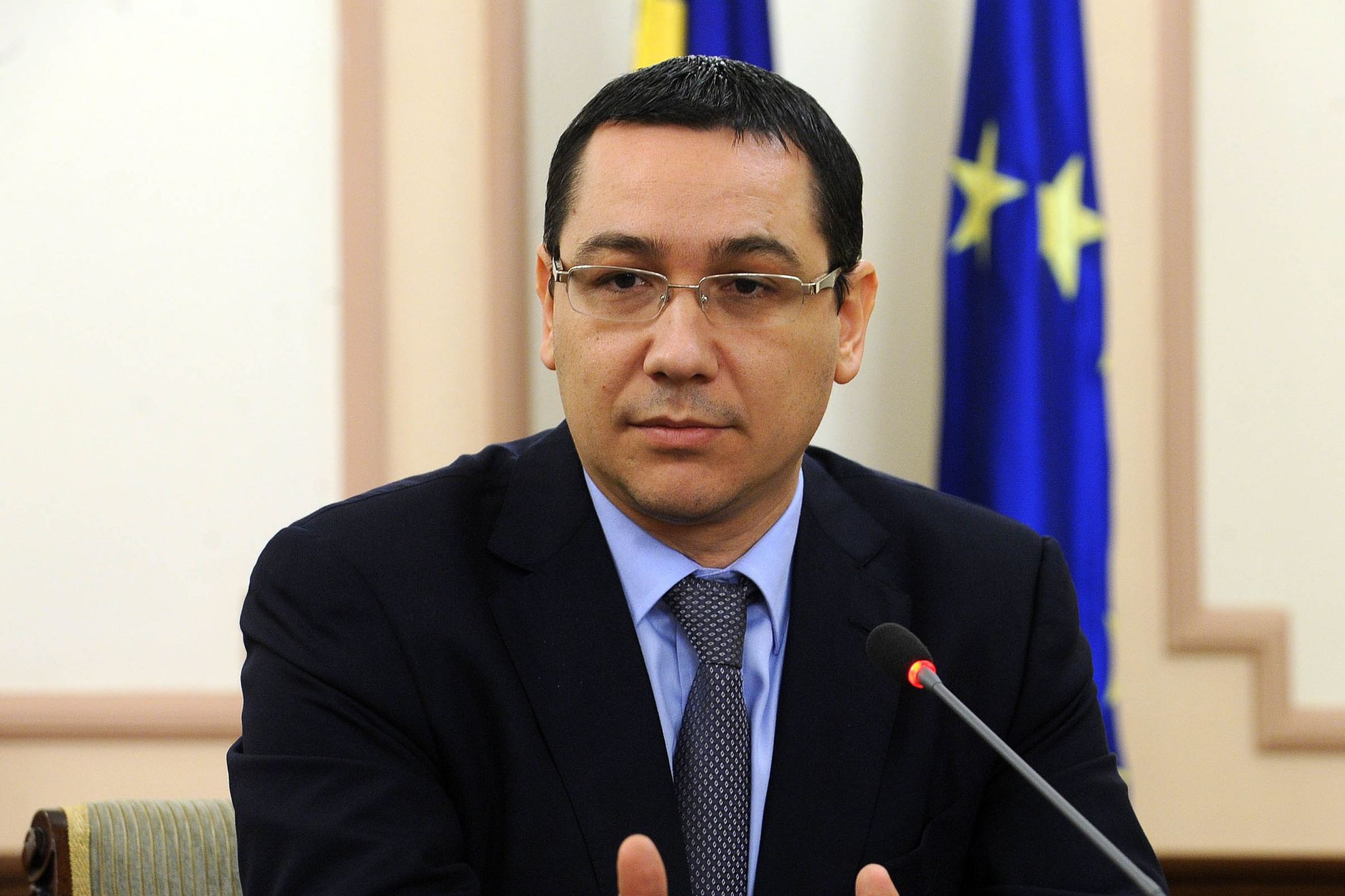 Victor Ponta: ”Băsescu dispune și Iohannis execută? O să vedem”