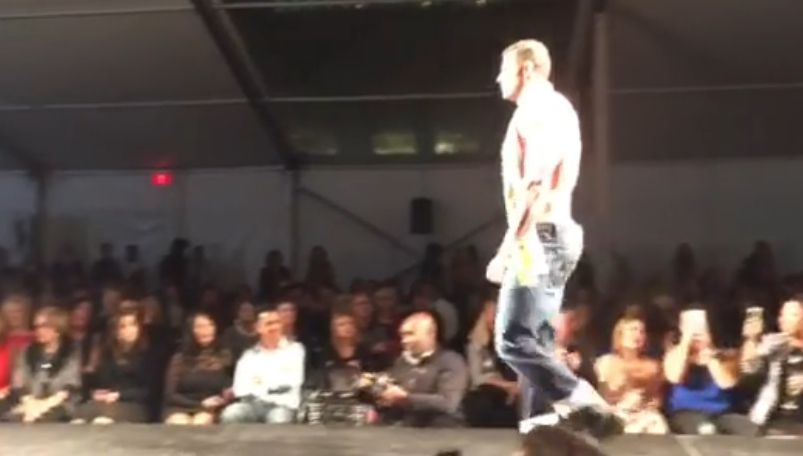 Surpriză de proporţii la sfârşitul unei prezentări de modă. Nimeni nu se aştepta la aşa ceva