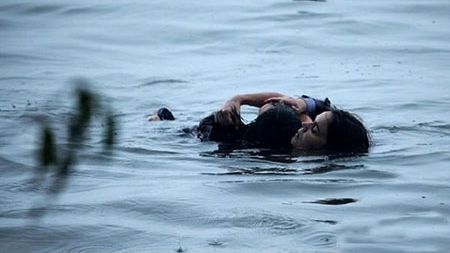 Soția și mama lui se înecau, așa că a trebuit să aleagă. Pe cine a salvat mai întâi