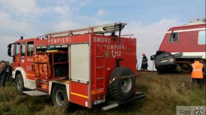 Accident feroviar lângă București. O mașină a fost spulberată de tren. Șoferul a murit pe loc
