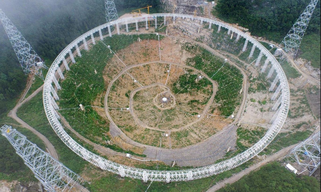 Chinezii vor să-i găsească pe extratereștri înaintea NASA. Au construit cel mai mare telescop