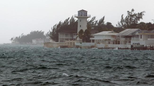 Uraganul Joaquin se intensifică. A ajuns să aibă 250 de kilometri pe oră