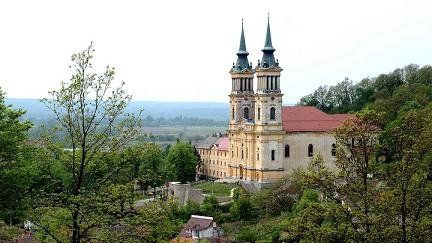 Finanţare europeană blocată pentru mânăstirea din România comparată de presă cu un "castel Disney"