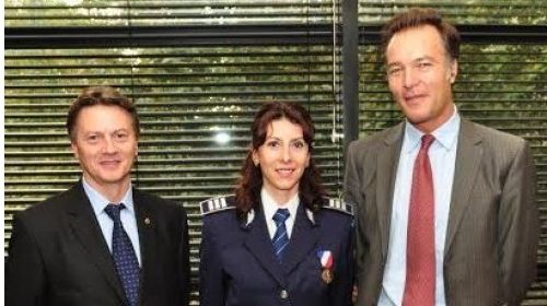 O poliţistă din România, premiată de Ministerul de Interne Francez cu medalia de securitate