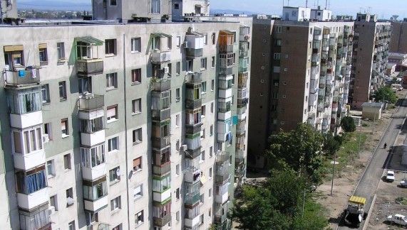 Un copil de 12 ani s-a aruncat de la etaj. Ce l-a împins să facă asta? Motivul e incredibil