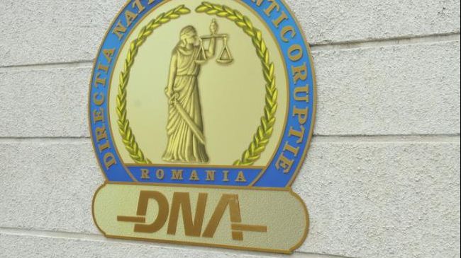 Angajați MAE, trimiși în judecată de DNA. Sunt acuzați de fapte de corupție