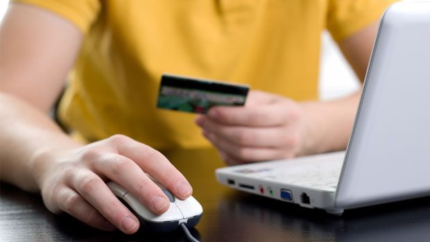 Noaptea de joi spre vineri, în vria Black Friday. Stocuri epuizate, nervi, site-uri în avarie