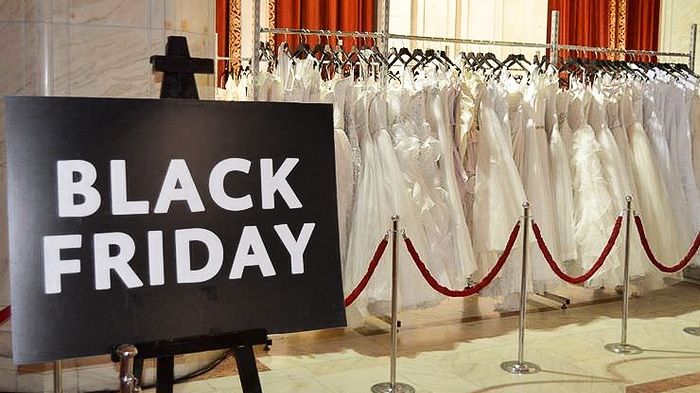 Black Friday la rochii de mireasă. S-au vândut rochii şi cu 18 lei