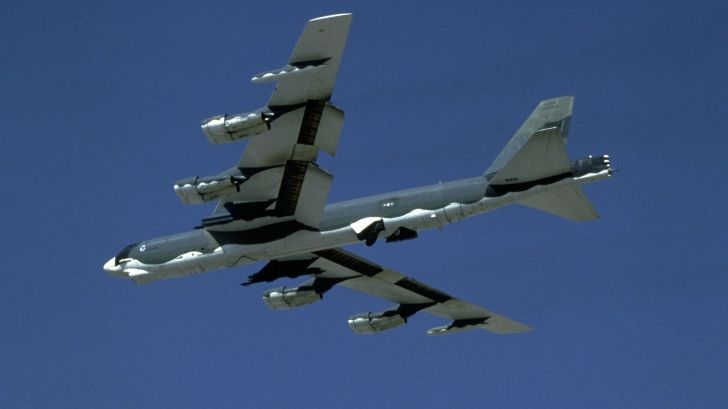 SUA provoacă din nou China. Bombardiere americane în apropierea insulelor revendicate de Beijing