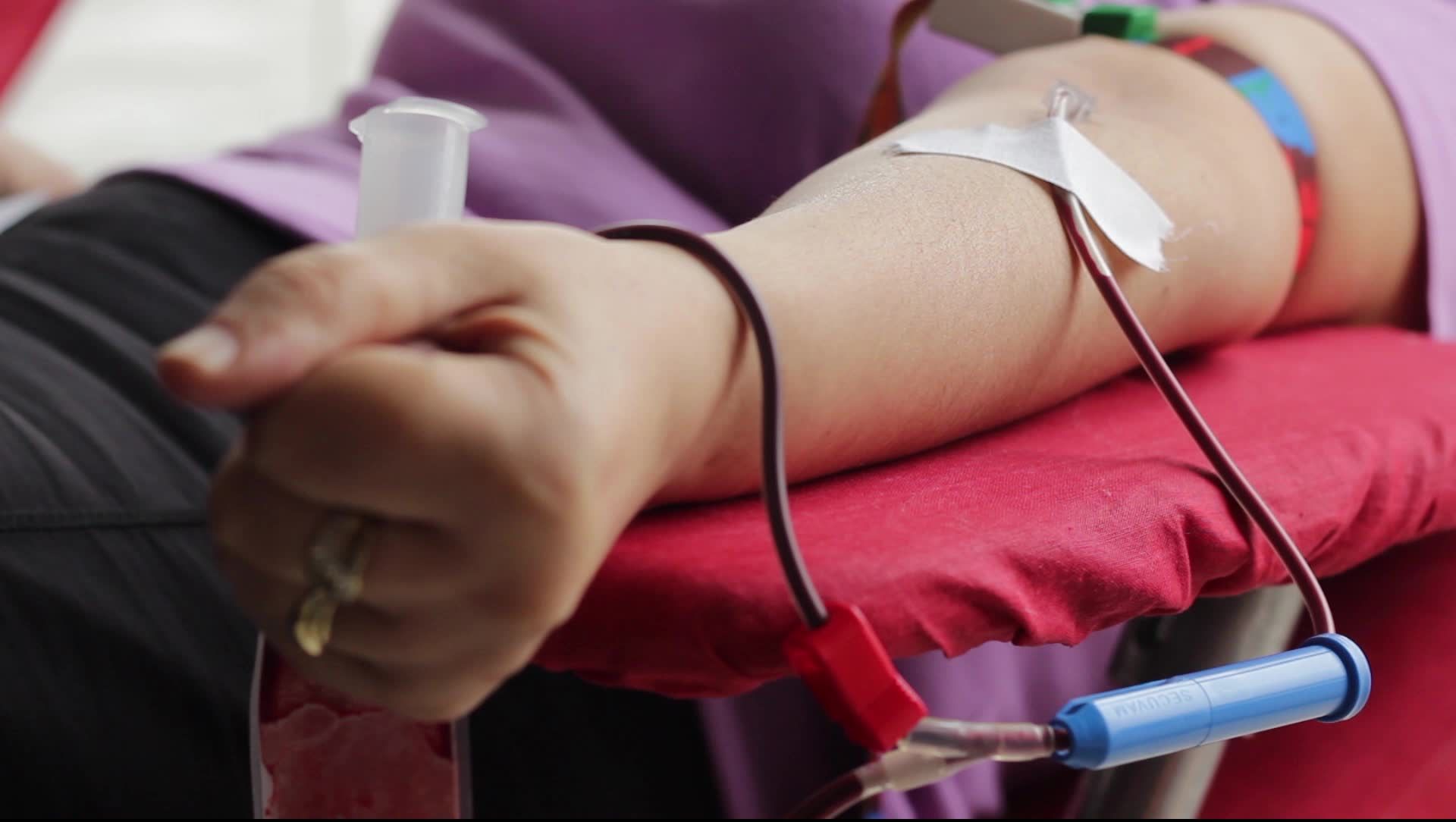 Românii, chemaţi să doneze sânge. Este nevoie de trombocite AB IV pozitiv şi negativ
