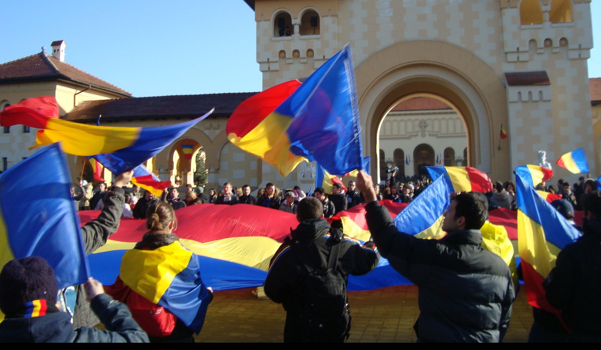 Ziua Națională a României: Sute de oameni au deschis festivitățile oficiale de la Alba Iulia