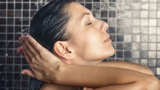 Singurul lucru pe care nu ai voie să îl faci când te speli pe cap