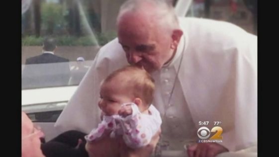 Vindecare miraculoasă. Tumoarea fetiţei sărutate pe cap de Papa Francisc a dispărut. FOTO tomografie