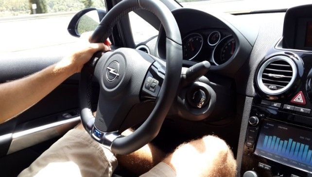 A furat o maşină, dar după mai puţin de un minut a fost nevoit să o abandoneze. Care e motivul