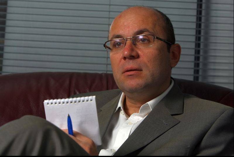 Cozmin Guşă: "Mass-media a ajuns sub genunchiul broaştei. Audienţele sunt mistificate"