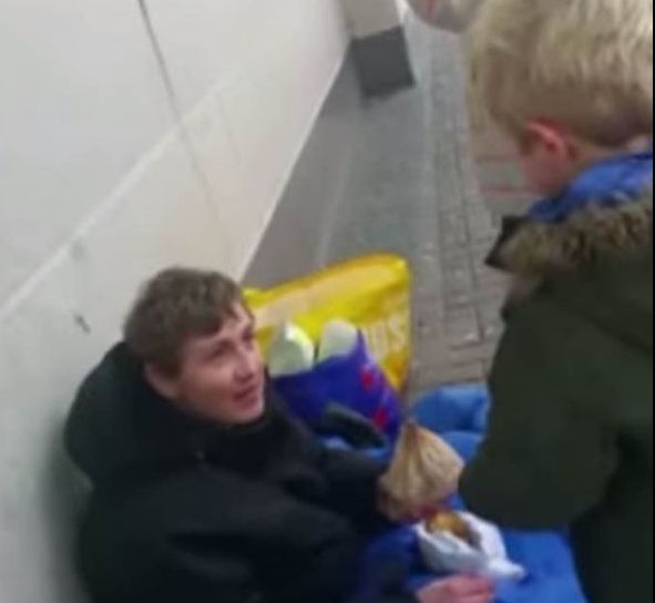 I-a oferit unui cerșetor prânzul său. E incredibil ce s-a întâmplat mai târziu, în aceeași zi