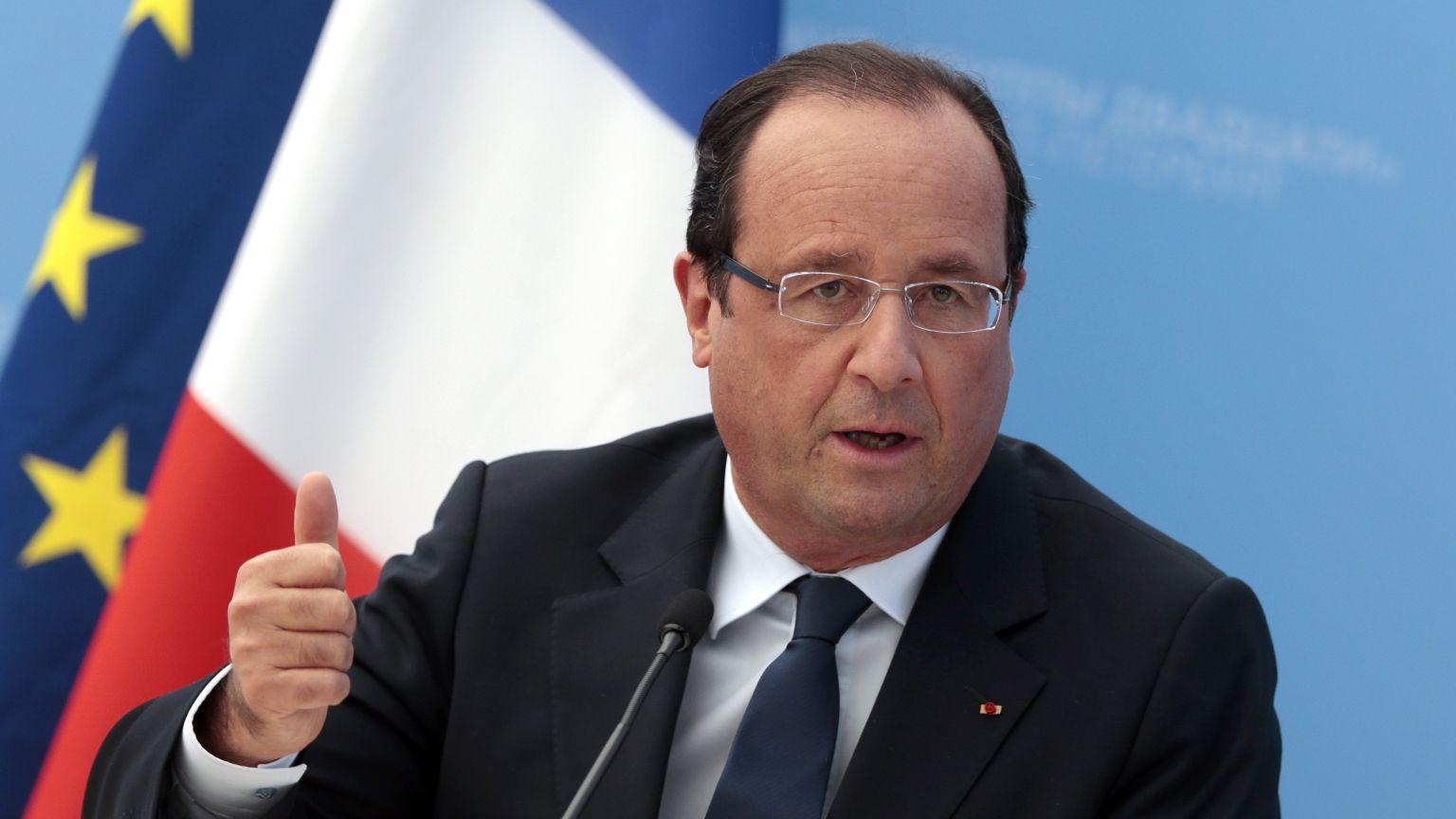 Guvernul francez vrea să modifice Constituţia, după atentatele teroriste de la Paris