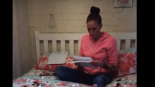 A aflat că iubita îl înșală și a decis să se răzbune. A așteptat-o acasă, la o seară romantică și..