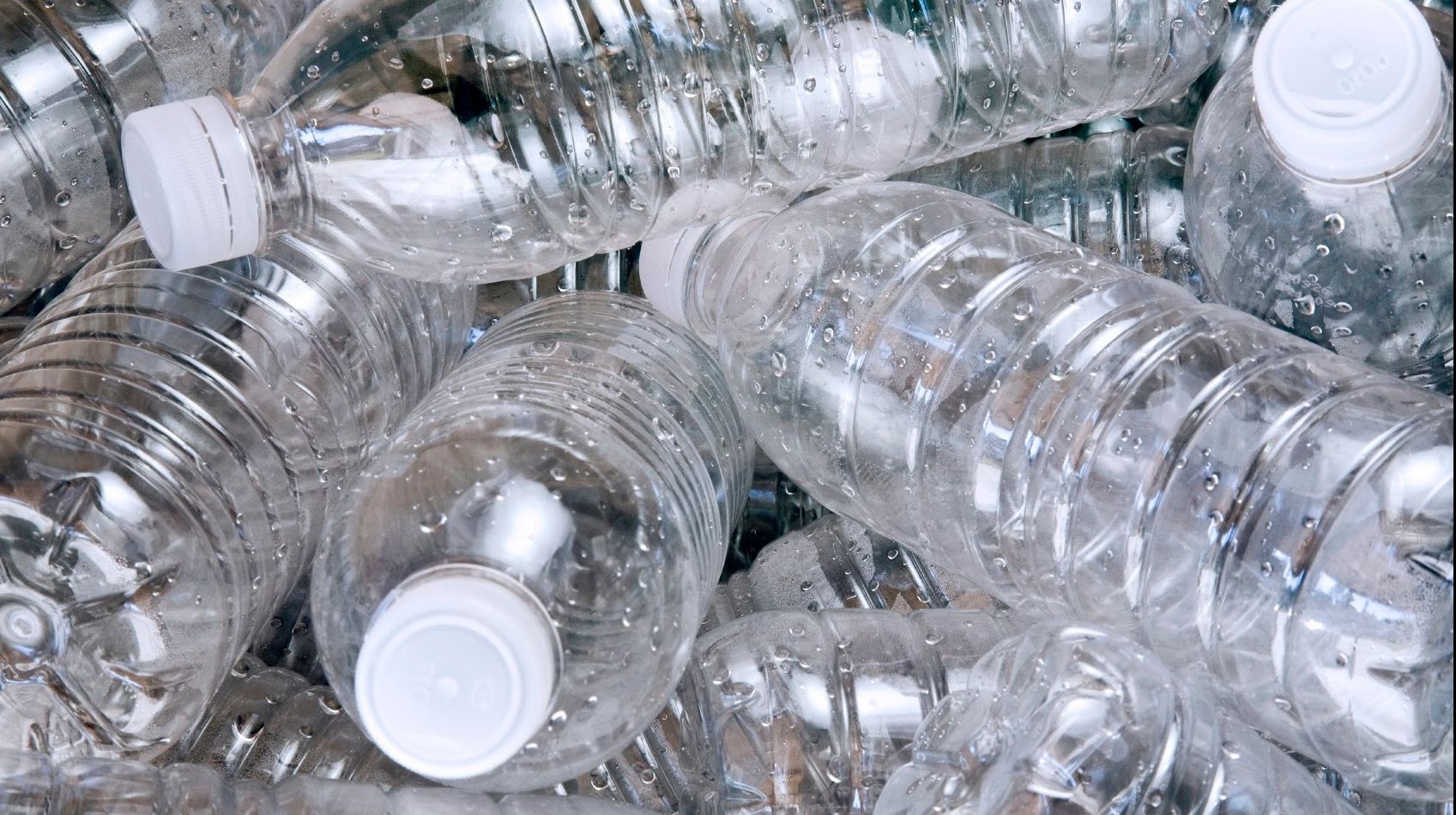 Ce trebuie să ştii despre sticlele de plastic pe care le cumperi din magazin