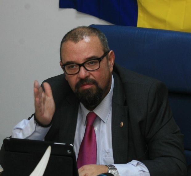 Ce face Piedone pentru morţii de la Colectiv: "Vom construi un monument. Sunt prăbuşit sufleteşte.."