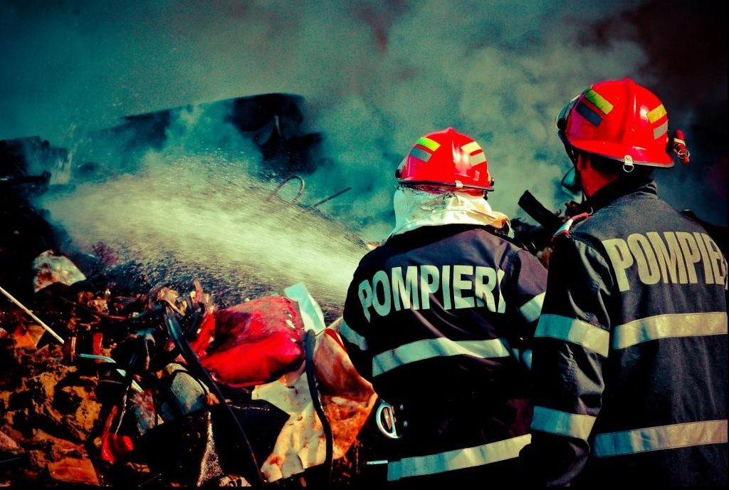 Incendiu devastator. Focul a cuprins mai multe clădiri din centrul orașului