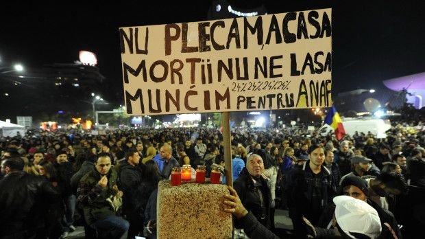 A cincea seară de proteste: aproximativ 3.000 de persoane au ieșit în Piaţa Universităţii