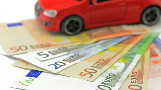 Tinerii din oraşele mari ar fi cei mai afectaţi de o scumpire a asigurărilor RCA în 2016