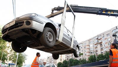 În ce condiții pot fi ridicate mașinile din București parcate neregulamentar