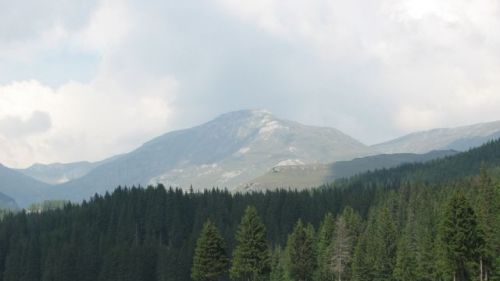 Ce a păţit un polonez care vroia să meargă pe jos până la Ierusalim. A ajuns în România şi...