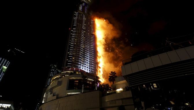 Incendiu uriaș în Dubai, la un zgârie-nori de lângă Burj Khalifa: cel puţin 16 victime