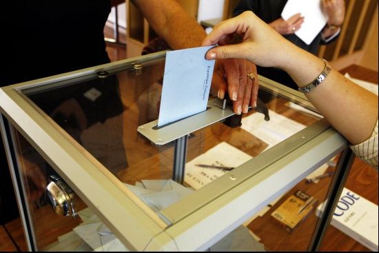 Alegeri regionale în Franța. Extrema dreaptă, aproape de o nouă victorie după al doilea tur