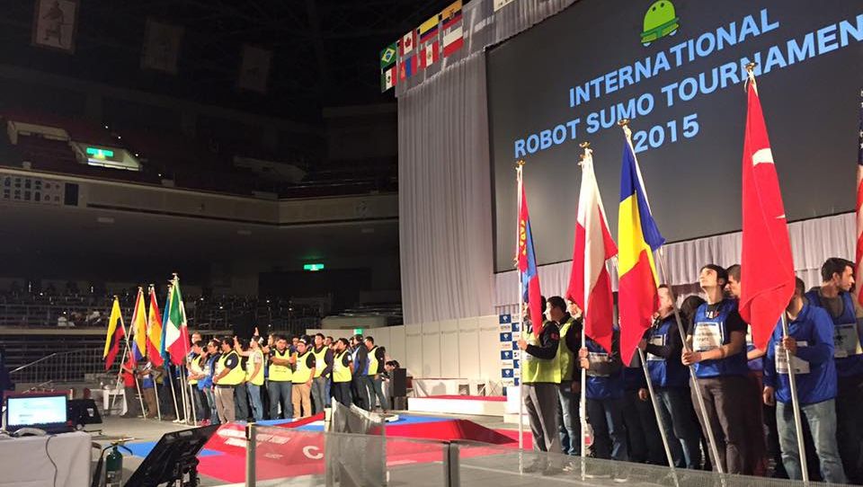 Studenții români, premiaţi la un concurs de roboți organizat în Japonia