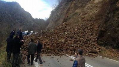 Ce a păţit un angajat al unei firme de construcţii, după ce a blocat o stradă din Sibiu