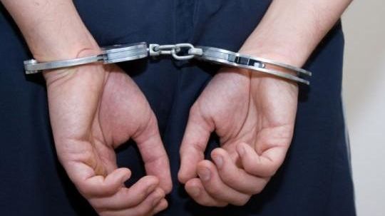 Prim-procuror, reținut după zece ore de audieri. Acesta ar fi acuzat în total de 22 de infracţiuni 