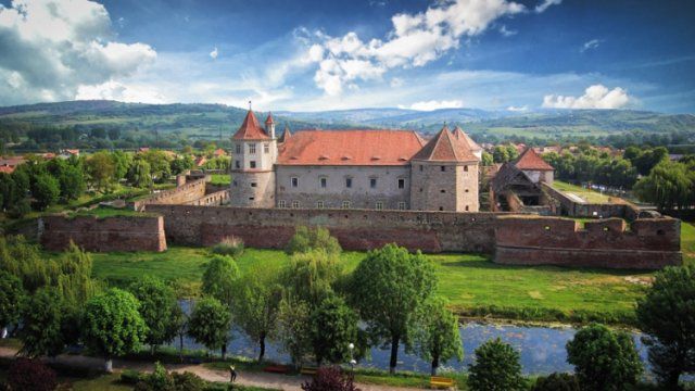Cetatea Făgăraș, desemnată al doilea cel mai frumos castel din lume, păzită de străjeri