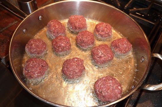 Aşa faci cele mai gustoase chifteluţe din carne. Ingredientul secret care face toată diferenţa