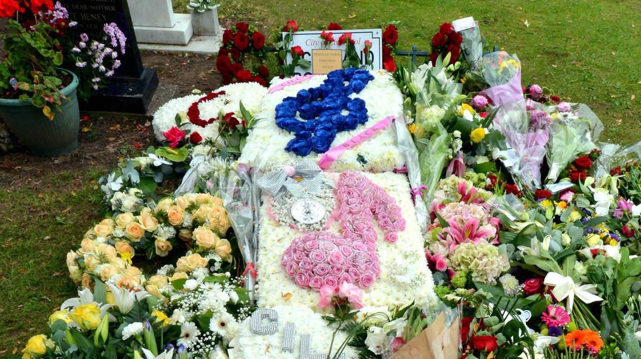 Mormântul unei cunoscute cântăreţe a fost jefuit. "Va fi un şoc pentru toţi prietenii şi fanii ei"