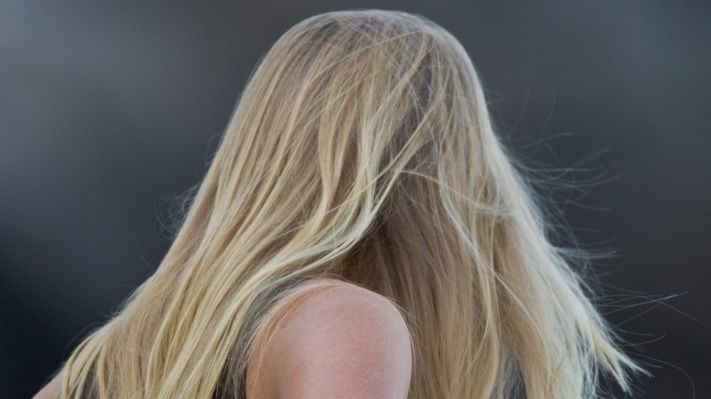 6 greşeli când te speli pe cap. Le faci şi tu?