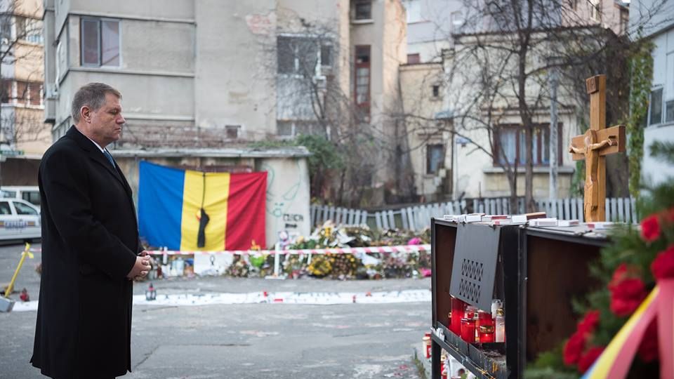 Iohannis a mers iar la locul tragediei din Colectiv: Nu vreau şi nu pot să uit ce s-a întâmplat