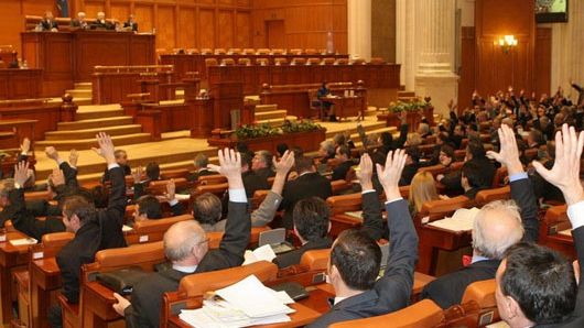 Anul viitor ar putea fi o gură de aer pentru datornicii la bănci. Ce legi vor fi rediscutate 