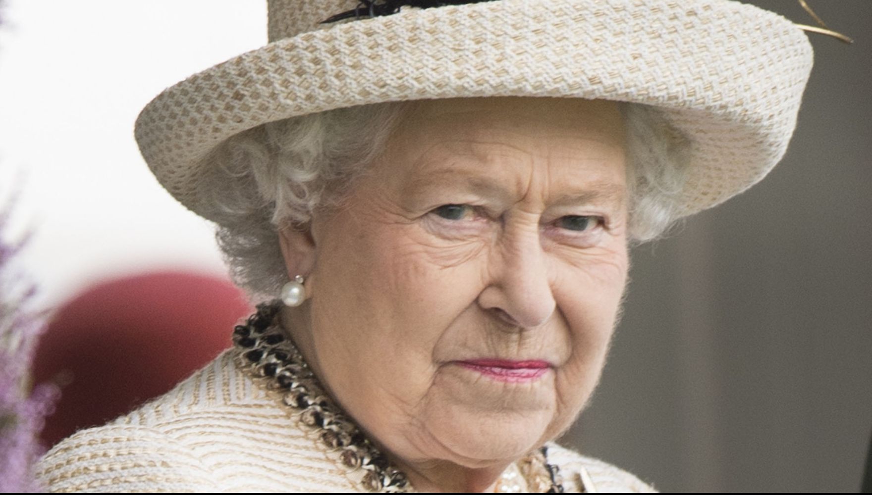 Scandal la Buckingham! S-au iubit în secret, deși era interzis. Regina Elisabeta e neagră de furie