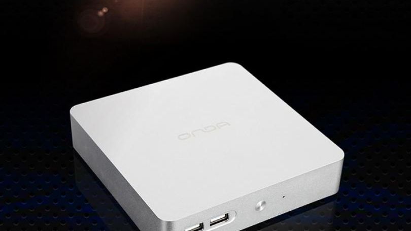  Mini computerul care arată cât un telefon