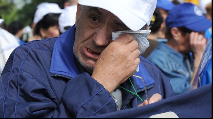 Parlamentarii primesc pensii speciale, pensionarii se împrumută! Vă ajung banii de sărbători?