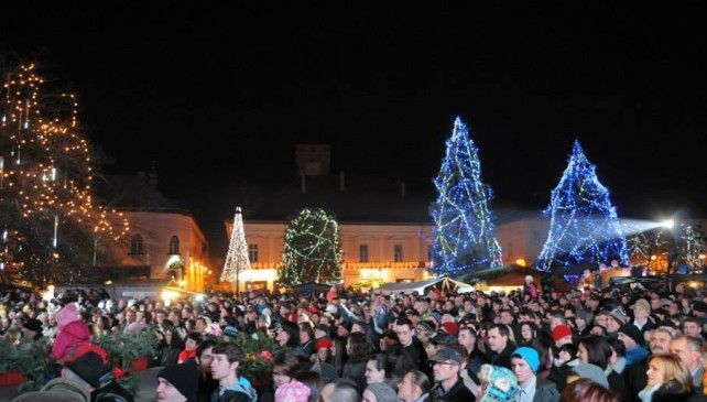 Revelionul în stradă. În ce orașe din țară au loc petreceri și concerte în aer liber