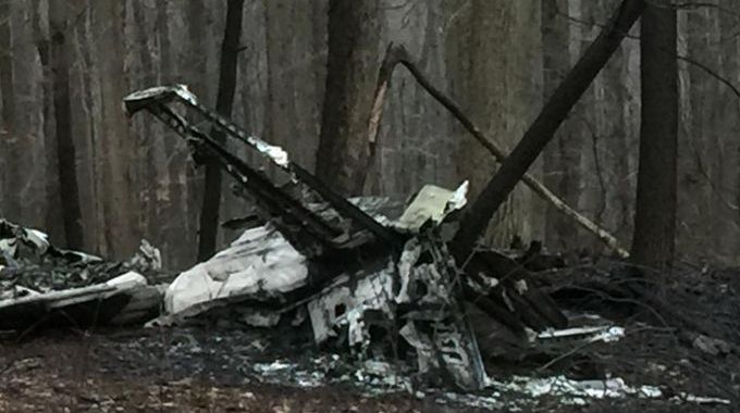 Dramă! Un avion s-a prăbuşit. Doi oameni au murit