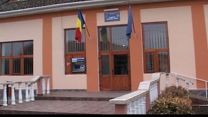 Caz șocant în județul Alba. De unde a făcut rost un primar de bani de casă 