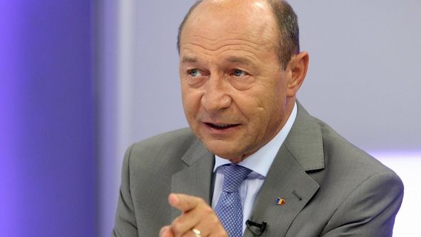 Băsescu îl critică pe Iohannis: Delegarea lui Cioloş la Consiliul European de iarnă nu e oportună